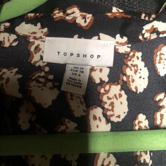 Long Sleeve floral button down - Picture 3 of 5